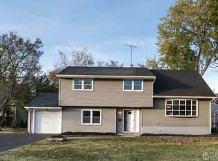 8 Ramsey Rd, Middlesex, NJ 08846