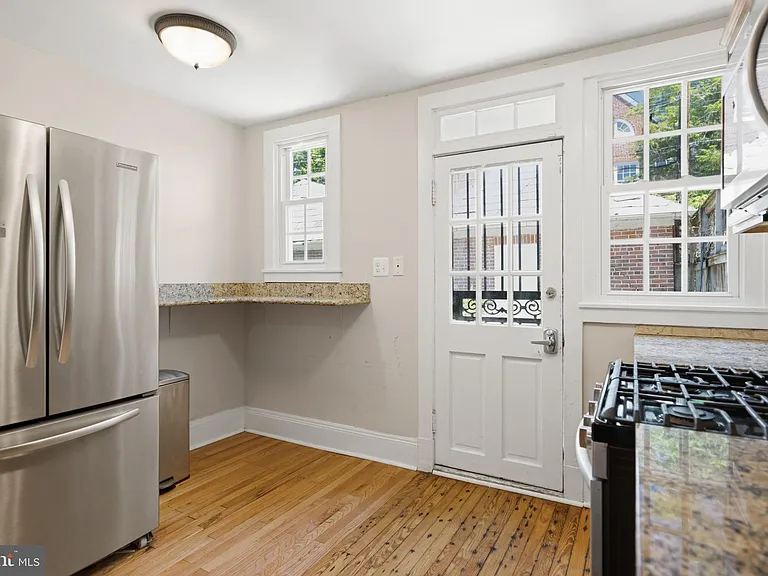 214 E University Pkwy — Photo 21
