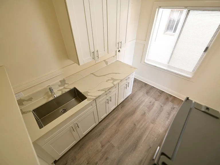 832 York St — Photo 19