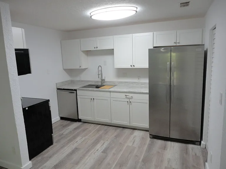 1015 SW 9th St #C24 — Photo 2