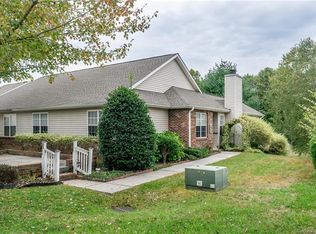 32 S Creekside Ct, Hendersonville, NC 28791