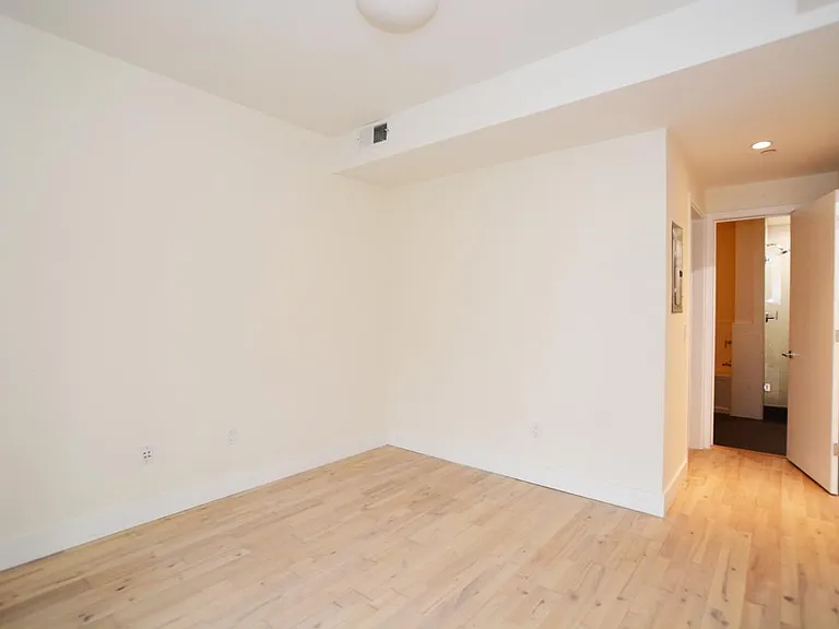 480 14th St #3 — Photo 12