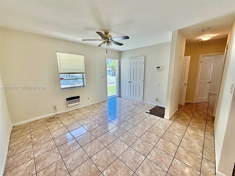 4801 SW 18th St #2 — Photo 2