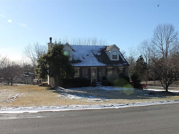 3rd image of 616 Yale Dr