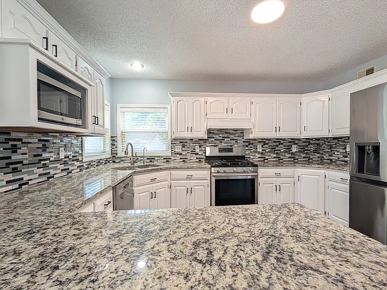 16364 S Brentwood St — Photo 5