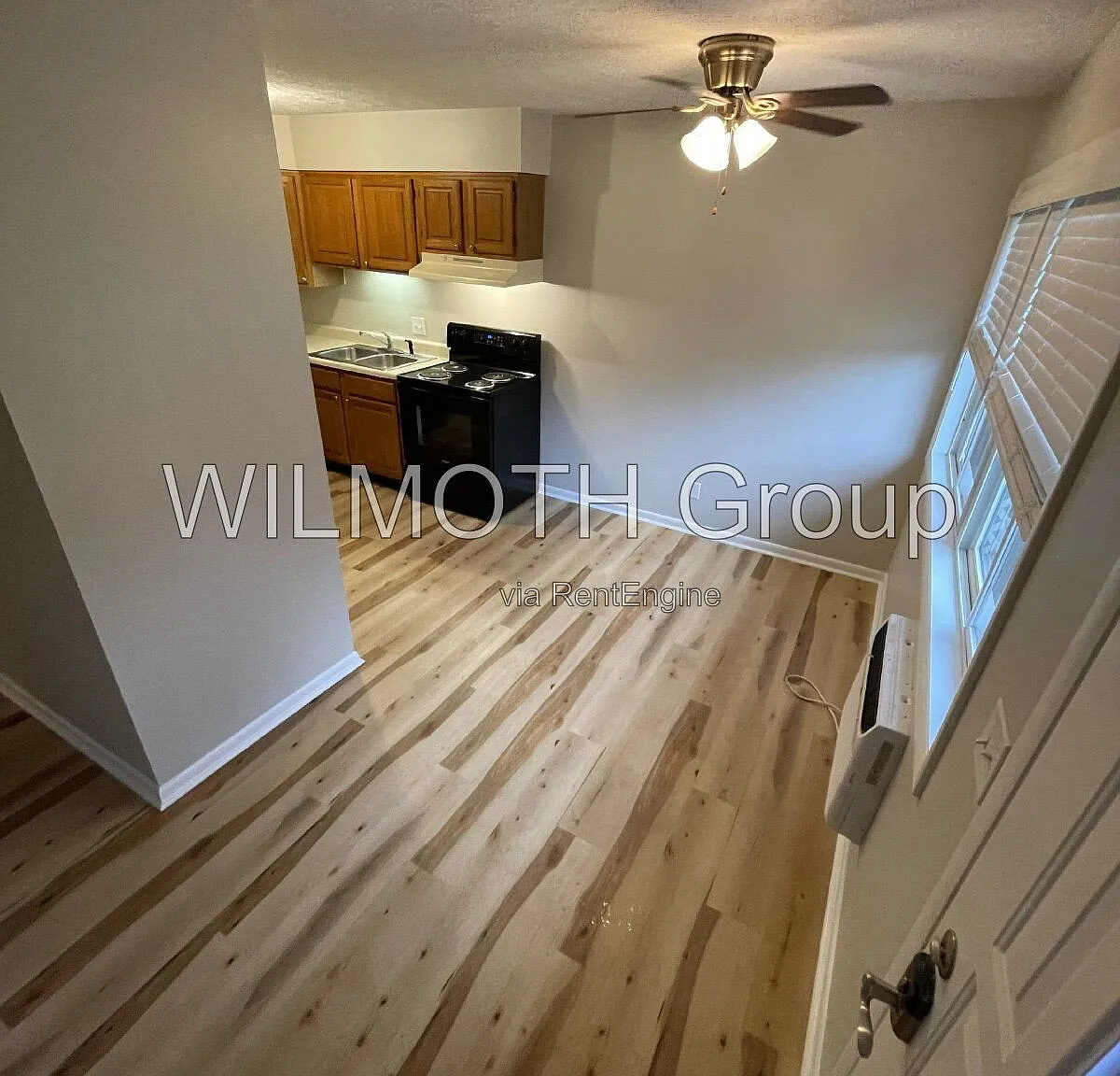 2 bed, 1.0 bath, 952 sqft, $1,200 — Photo 2