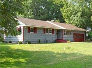 31 E Maxwell Dr, West Hartford, CT 06107