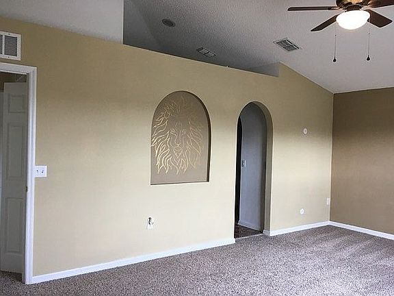 Master Bedroom, high ceiling