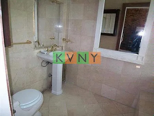 Rented by KVNY Soho | media 35