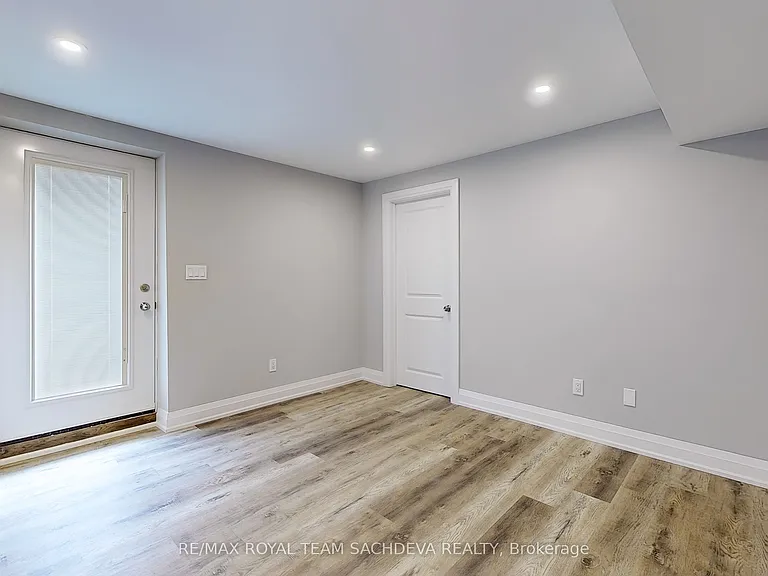 36 Kennett Dr — Photo 4