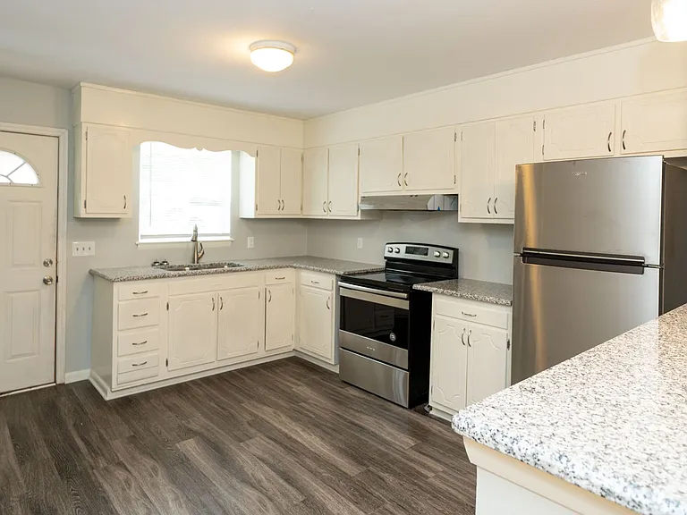 1600 N Alston Ave — Photo 16