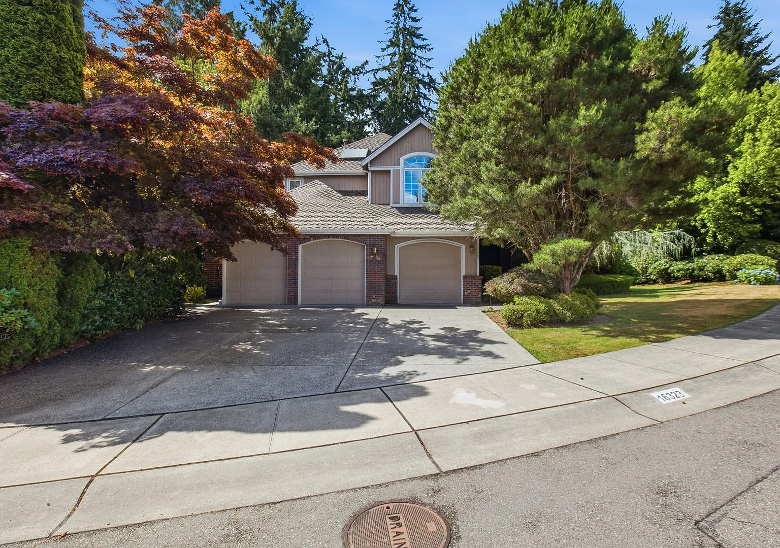 Modern Redmond Living in a Prime Location — Photo 2