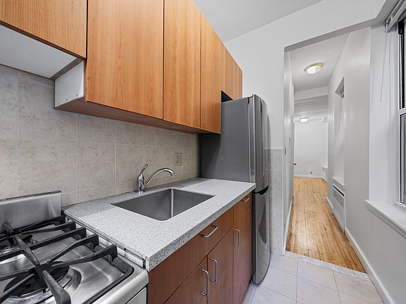 3rd image of 25 W 84th St APT 2E