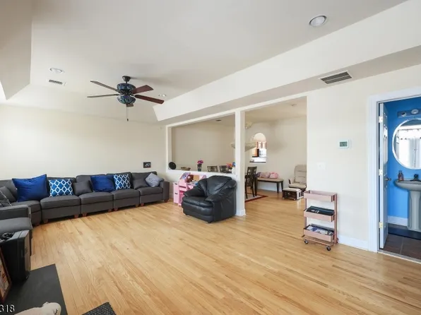 1427 Barnhardt Ln, Rahway City, NJ 07065