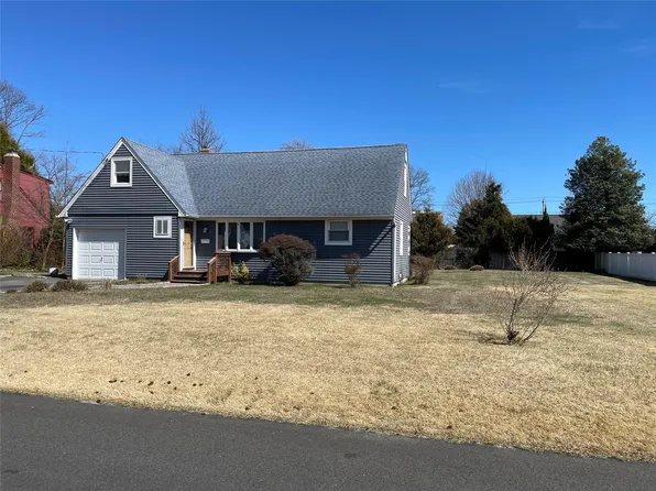 16 Guilette Place, Amityville, NY 11701