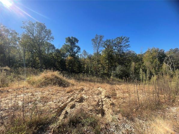 1396 Ski Club Rd, Greenville, IL 62246