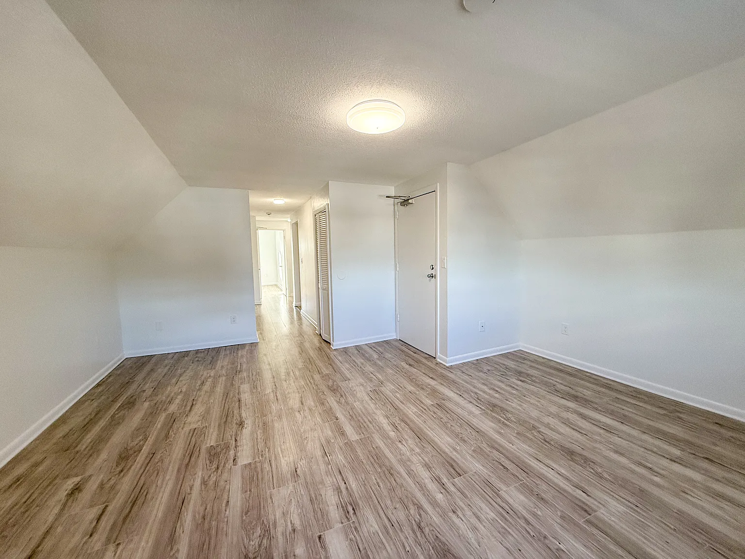 2 bed, 750 sqft, $1,700 — Photo 4