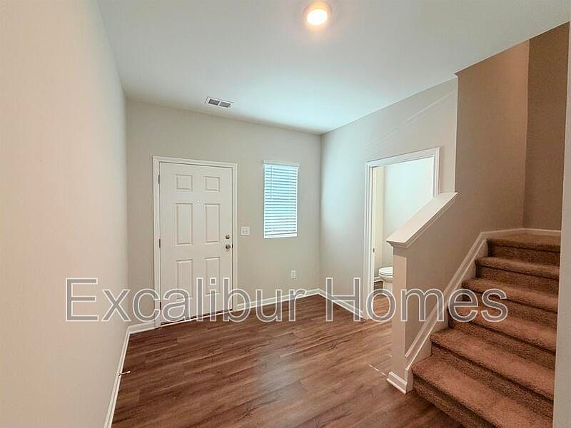 1st image of 301 Pescara Ct