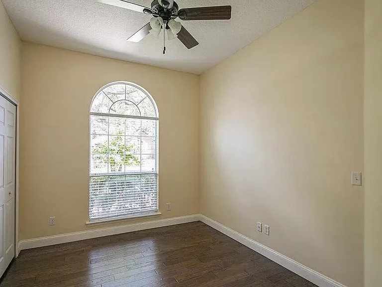 905 Quincy Ct — Photo 13