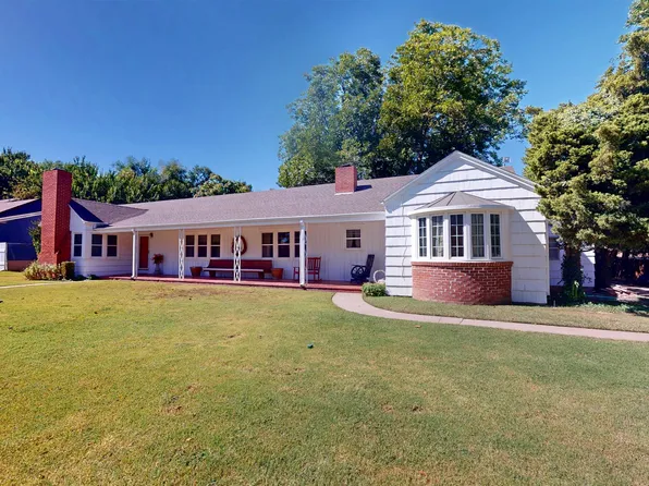 1635 Hillcrest Dr, Woodward, OK 73801