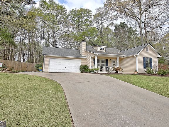 3rd image of 86 Spring Cir