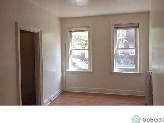 2nd image of 2114 E Cambria St