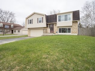 3475 Bayberry Dr, Northbrook, IL