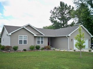 405 N Taylor St, Oblong, IL