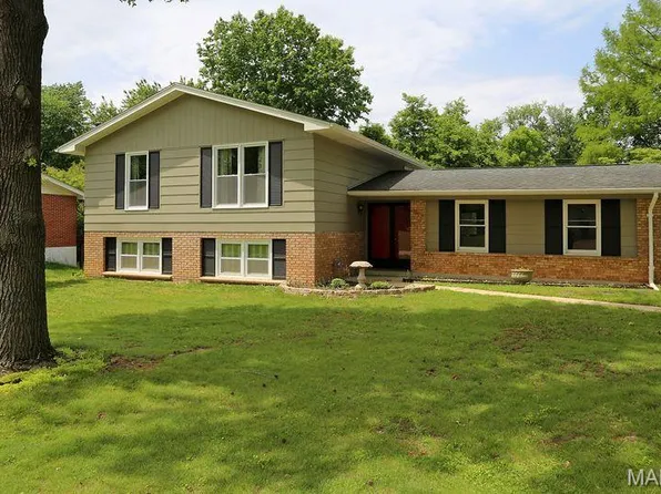111 Green Acres Rd, Saint Louis, MO 63137