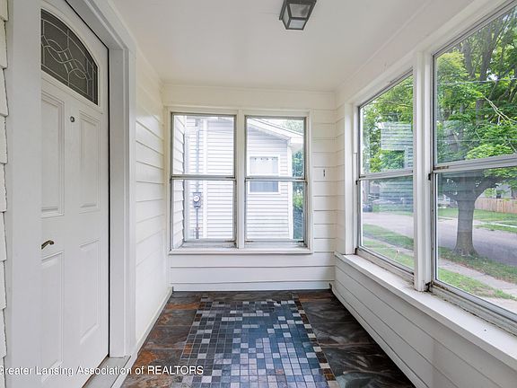 2nd image of 213 S Hayford Ave