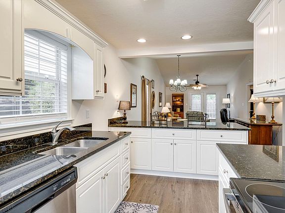 5th image of 141 Portofino Ln SW