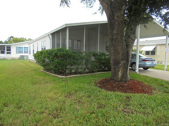 BEAUTIFUL FRONT YARD