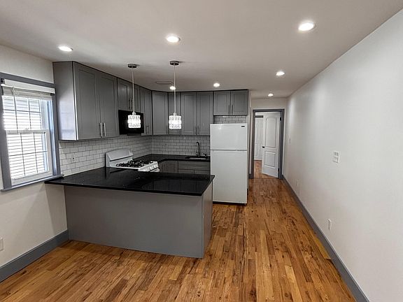 2nd image of 23 Hawk St #2L