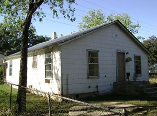 710 Sabine St, Lockhart, TX 78644