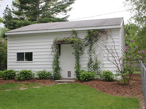 3rd image of 504 Willow Ave