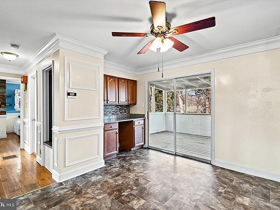 5th image of 9712 Fairmont Ave