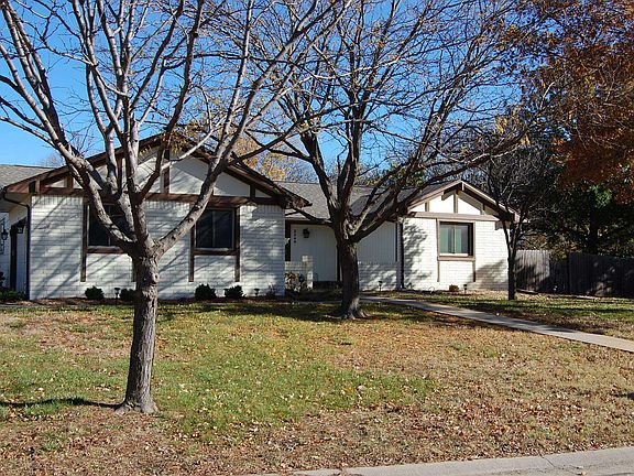 2nd image of 2246 N Longwood Cir