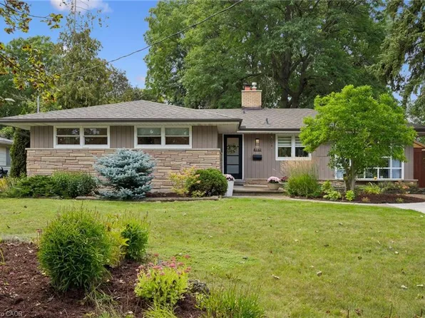 142 Stonybrook Dr, Kitchener, ON N2M 4L7