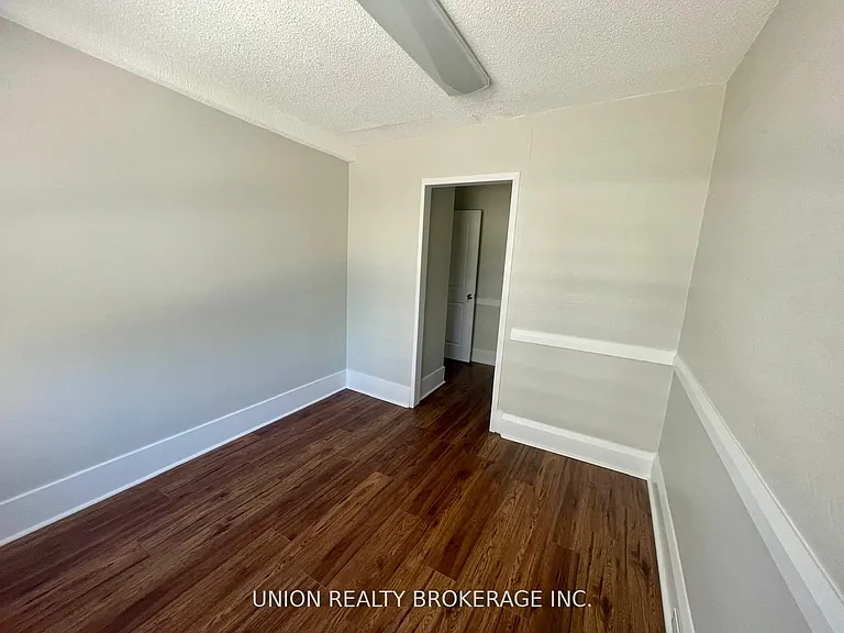 331 Eglinton Ave E #UPPER — Photo 11