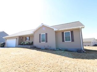 735 Crestview Dr, Reedsburg, WI 53959