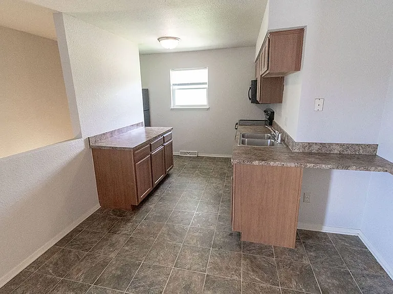 1015 W Ash St — Photo 7