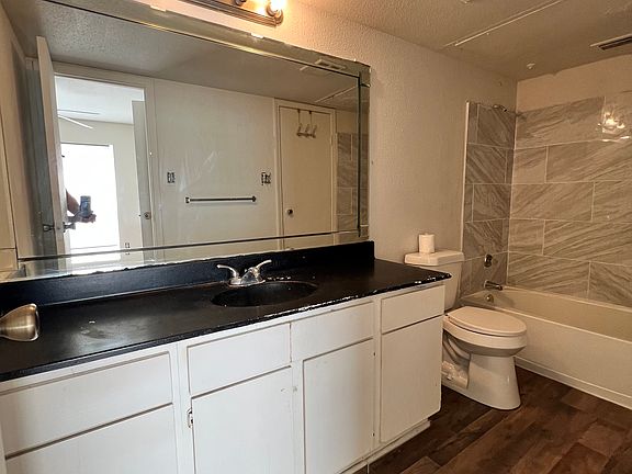 3rd image of 3900 Woodchase Dr APT 96