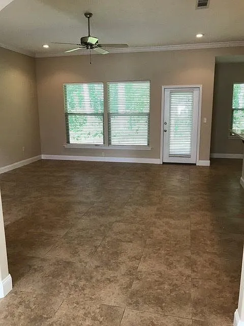 1902 Oak Ave — Photo 1