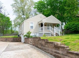 2500 NE Russell Rd, Kansas City, MO 64116