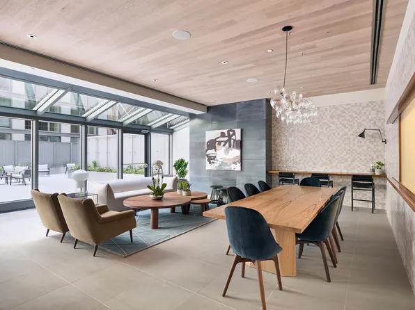 7 West 21st Street image 2 of 24