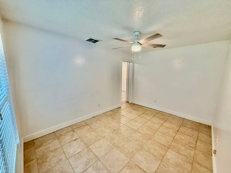 203 Hastings Ct — Photo 22