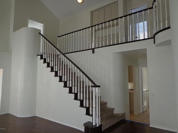 4th image of 704 Pacific Cove Ave