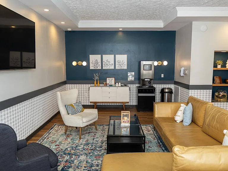 4175 Lobby