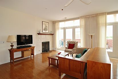 2nd image of 1124 Lake St Unit 701