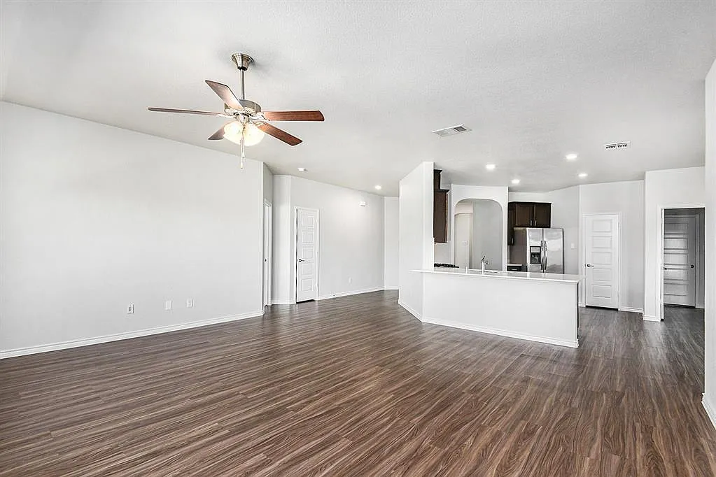 3 bed, 1772 sqft, $2,300 — Photo 4